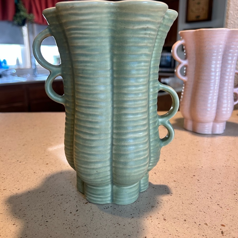 Red Wing Pottery #1111 Elegant Green Ceramic Vase